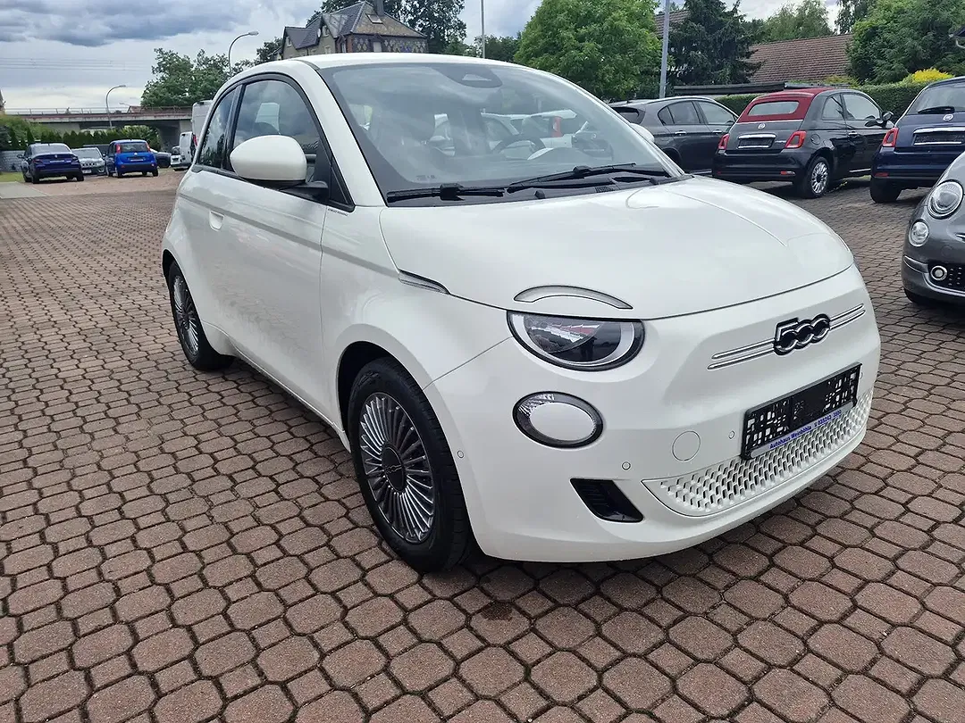 Fiat 500e - Thumbnail 3