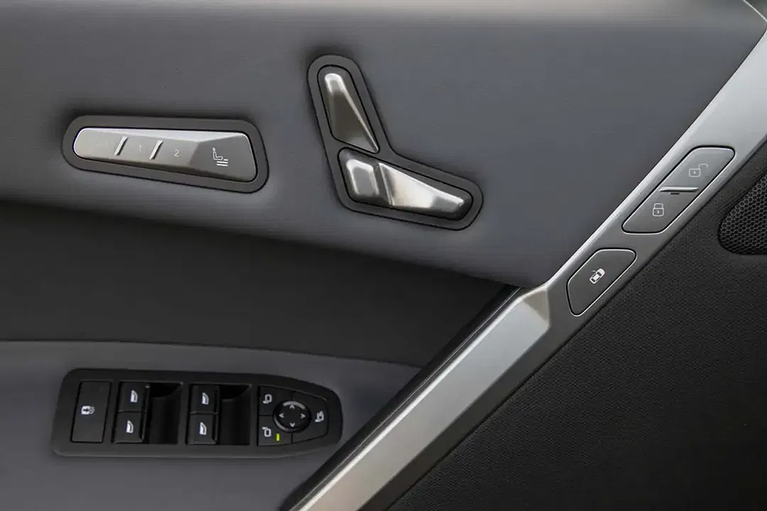 BMW iX - Thumbnail 13