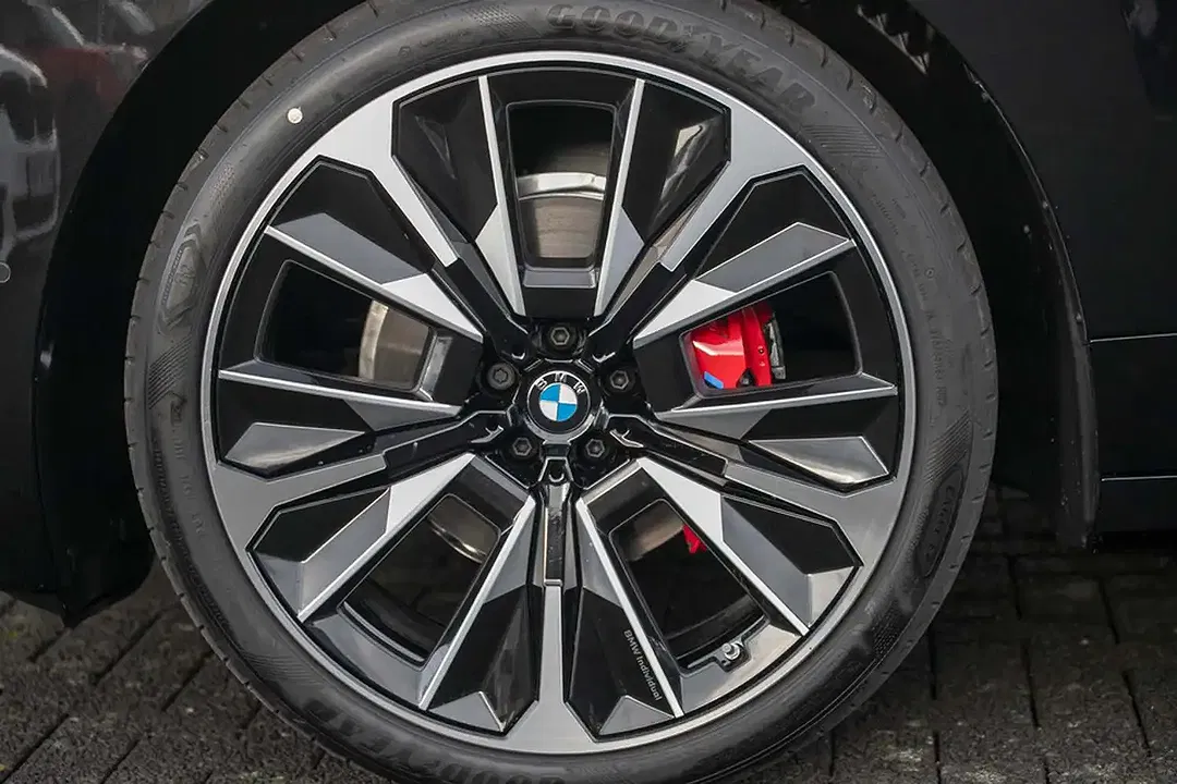 BMW iX - Thumbnail 4
