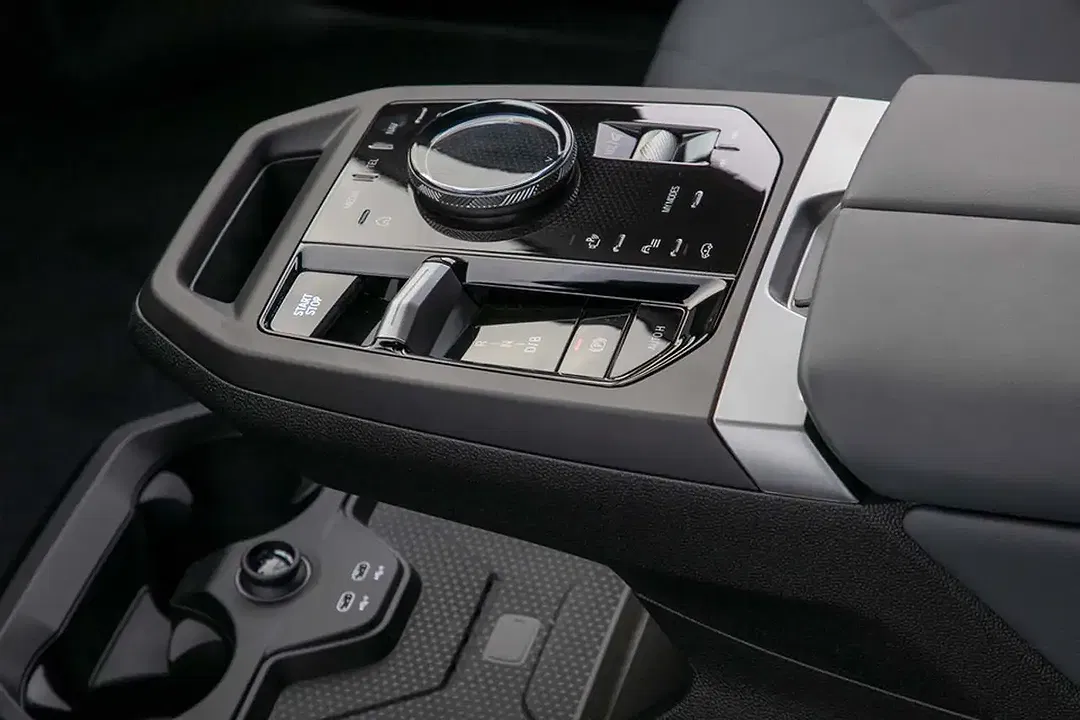 BMW iX - Thumbnail 8