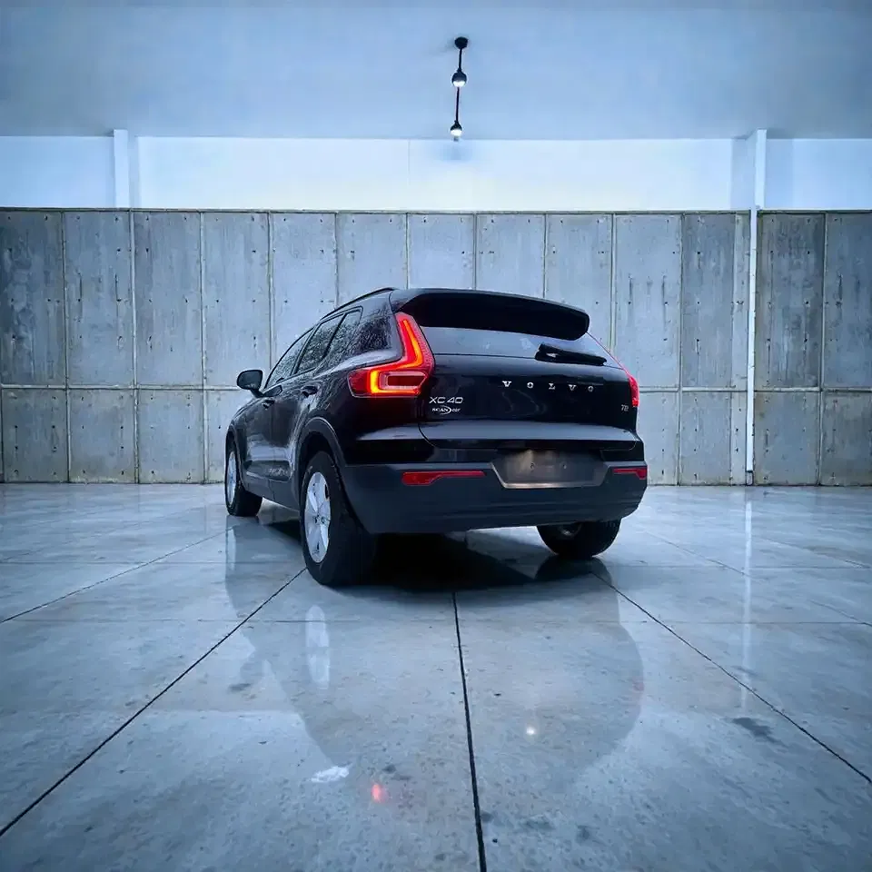 Volvo XC40 - Thumbnail 3