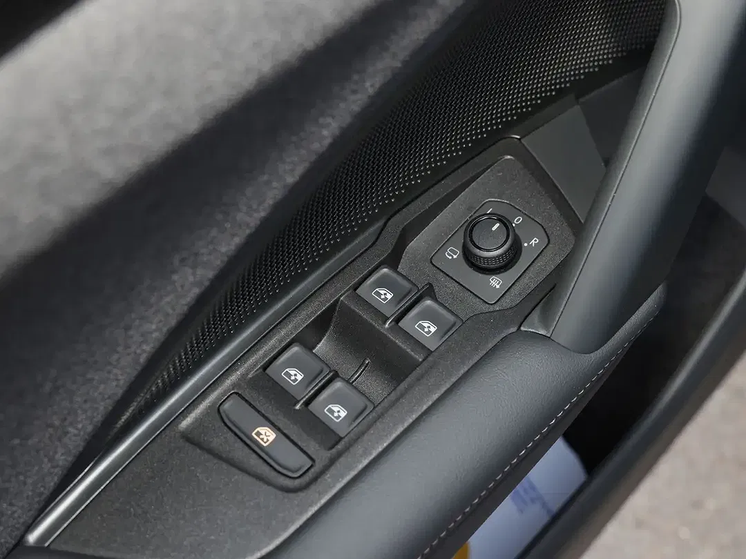 Volkswagen Tiguan - Thumbnail 9