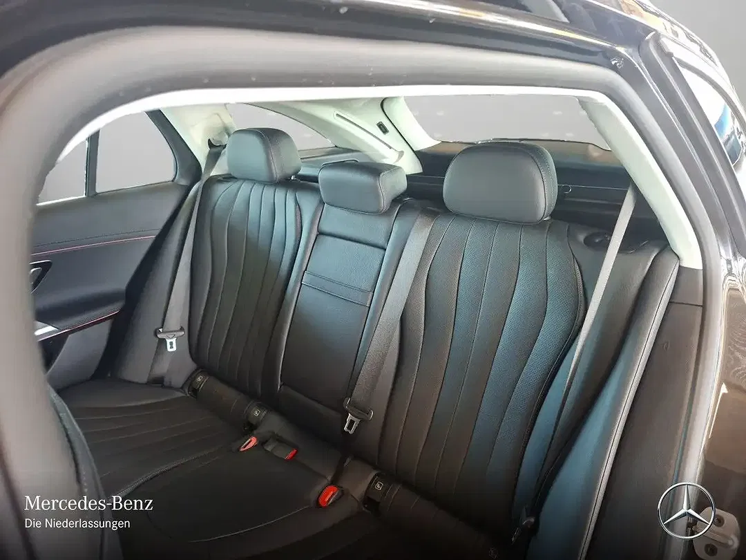 Mercedes-Benz E 300 - Thumbnail 11