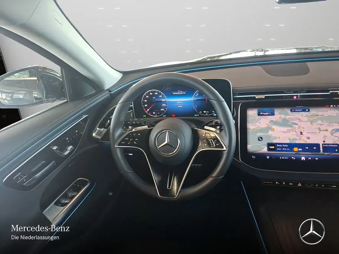 Mercedes-Benz E 300 - Thumbnail 13