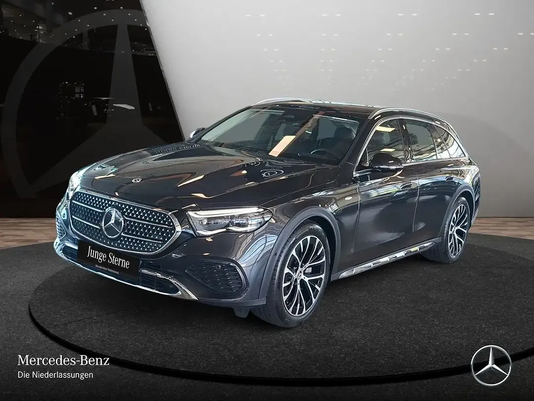 Mercedes-Benz E 300 - Thumbnail 1