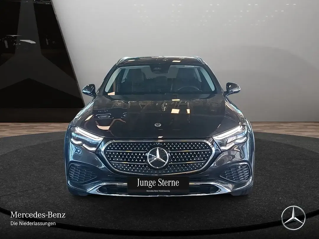 Mercedes-Benz E 300 - Thumbnail 2