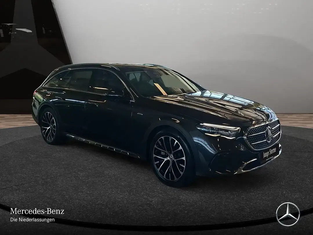 Mercedes-Benz E 300 - Thumbnail 4