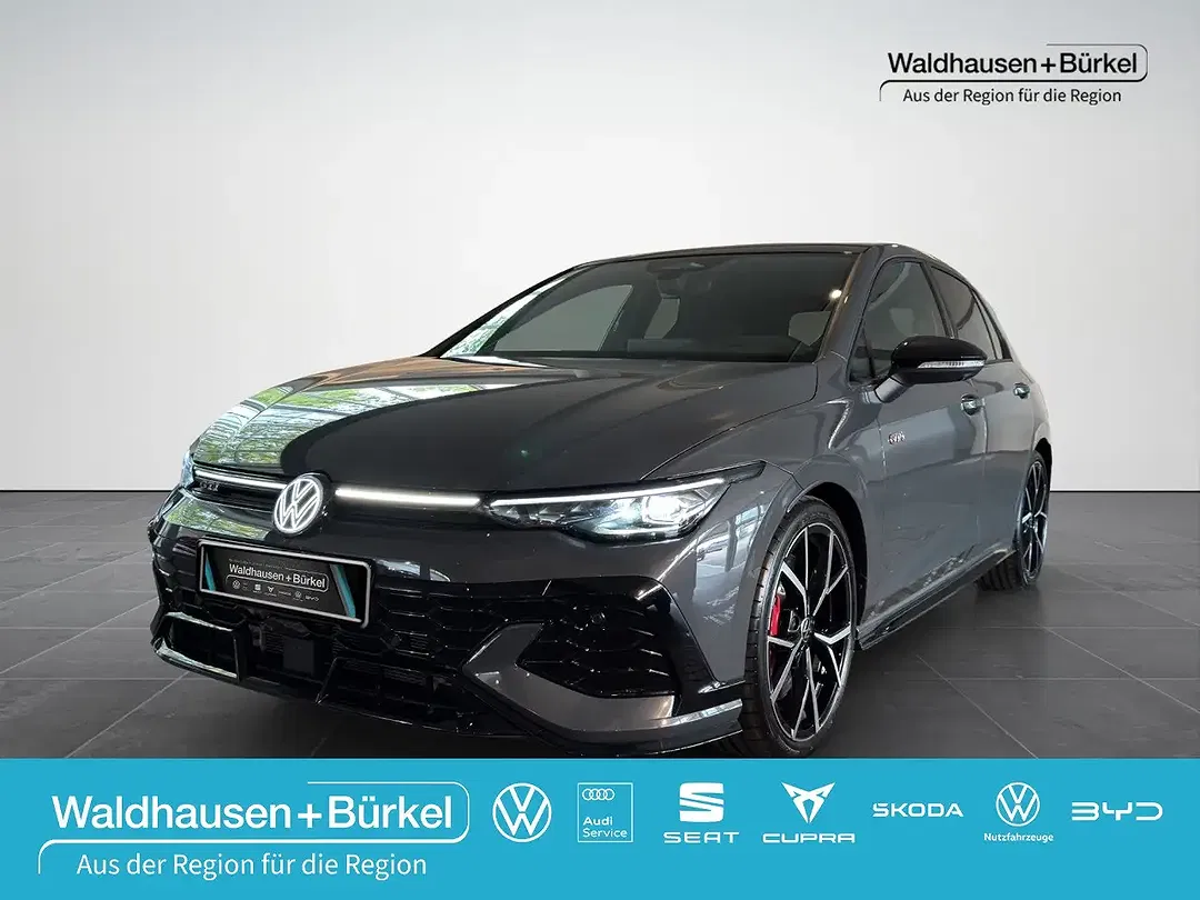 Volkswagen Golf - Thumbnail 1