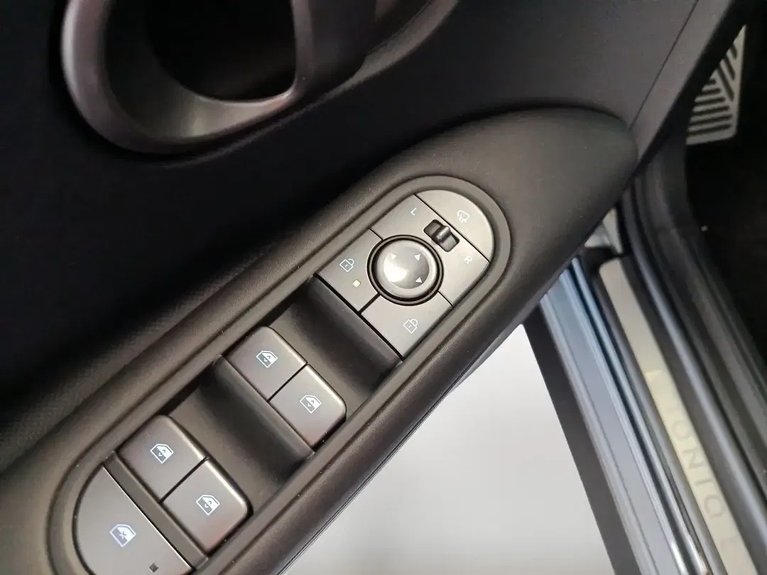 Hyundai IONIQ 5 - Thumbnail 15