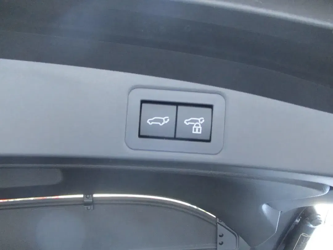 Toyota Corolla - Thumbnail 5