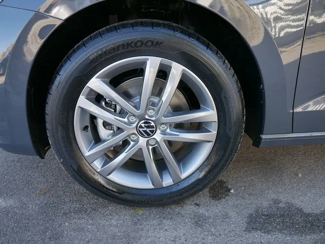 Volkswagen Touran - Thumbnail 3