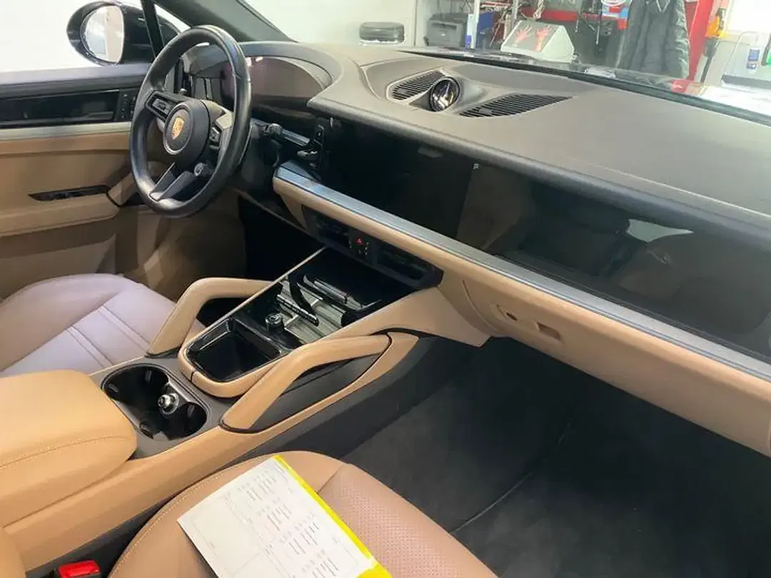 Porsche Cayenne - Thumbnail 6