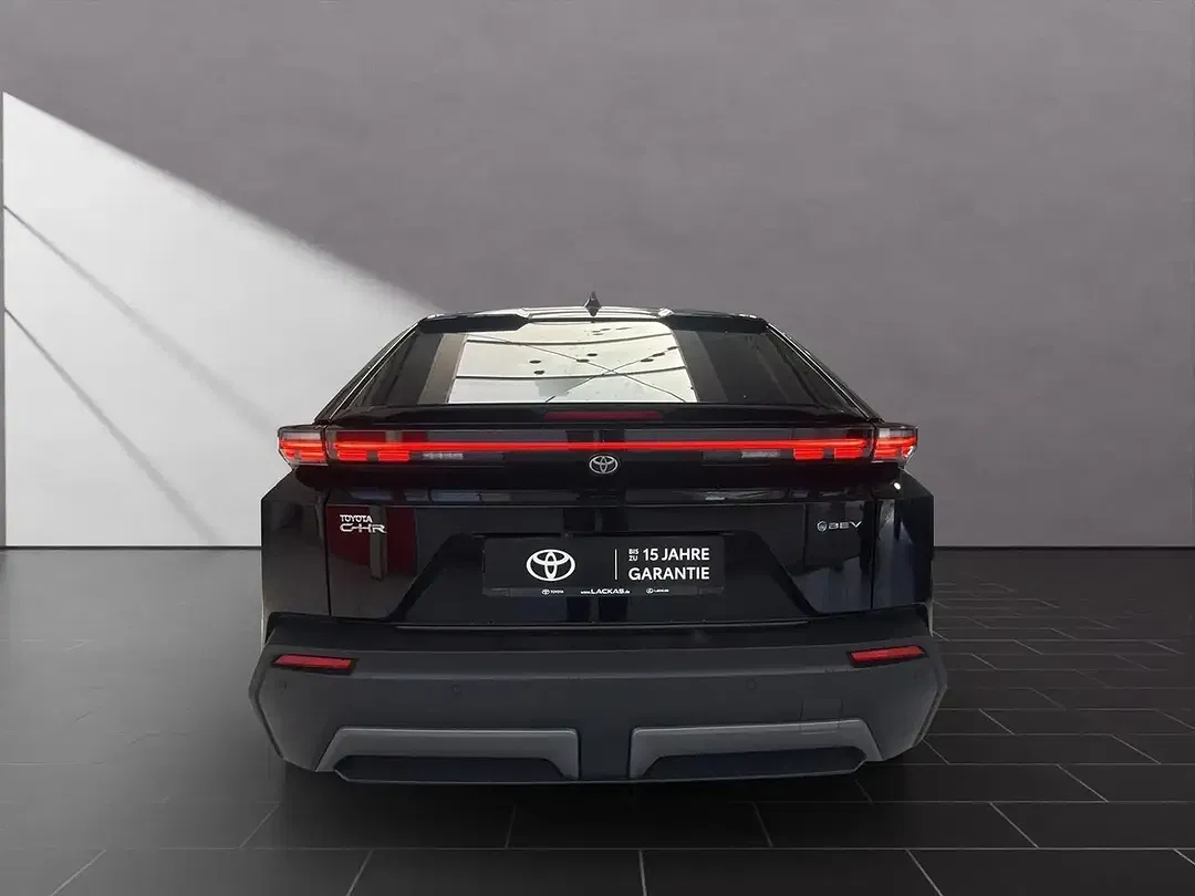Toyota C-HR - Thumbnail 4