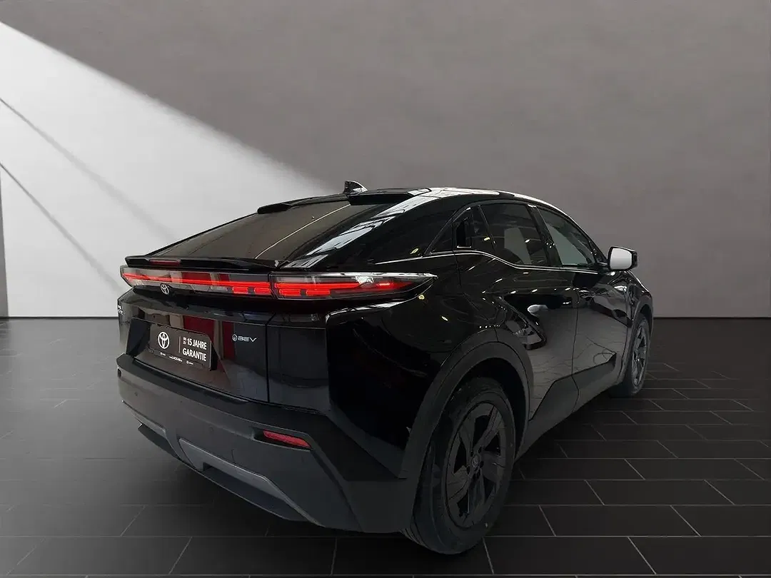 Toyota C-HR - Thumbnail 5
