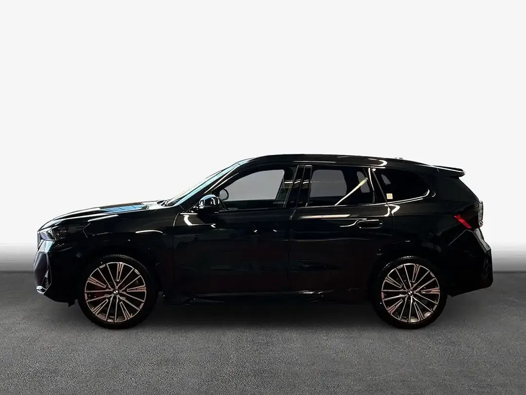 BMW iX1 - Thumbnail 4