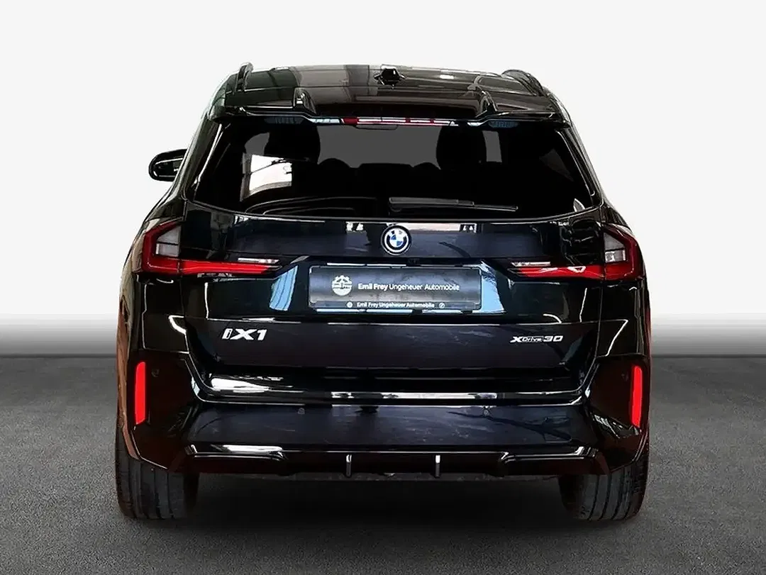 BMW iX1 - Thumbnail 5