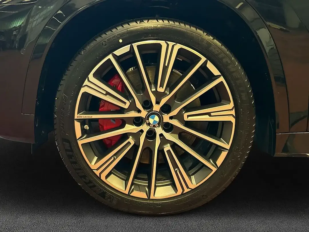 BMW iX1 - Thumbnail 7