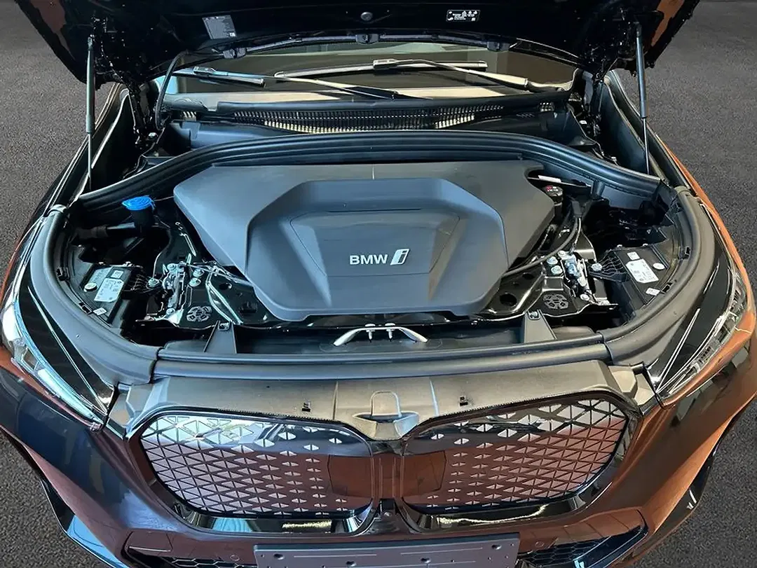 BMW iX1 - Thumbnail 8
