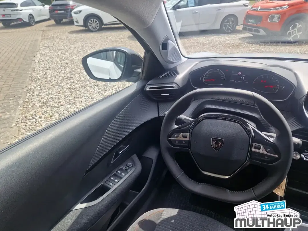 Peugeot 208 - Thumbnail 4