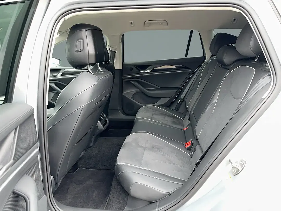 Volkswagen Passat - Thumbnail 12