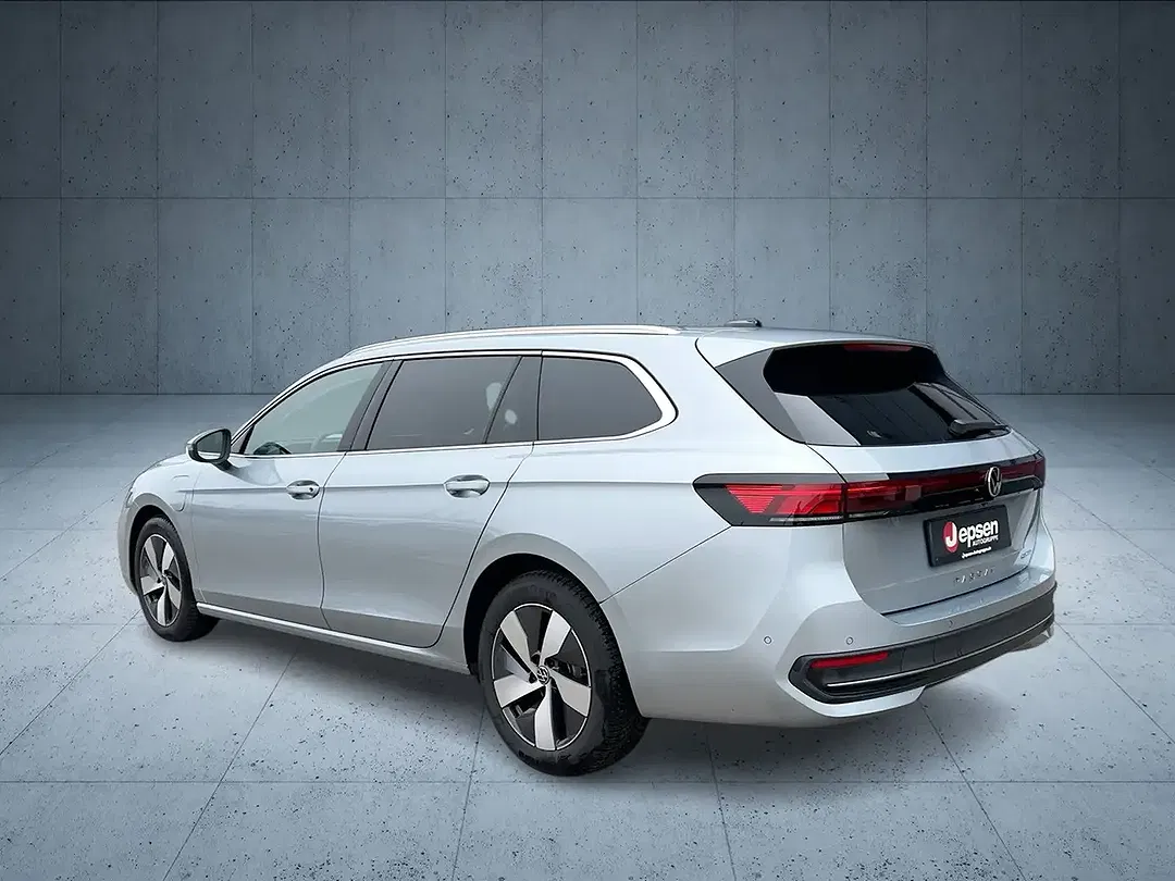 Volkswagen Passat - Thumbnail 4