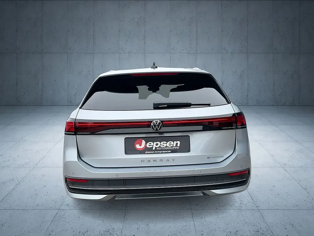 Volkswagen Passat - Thumbnail 5