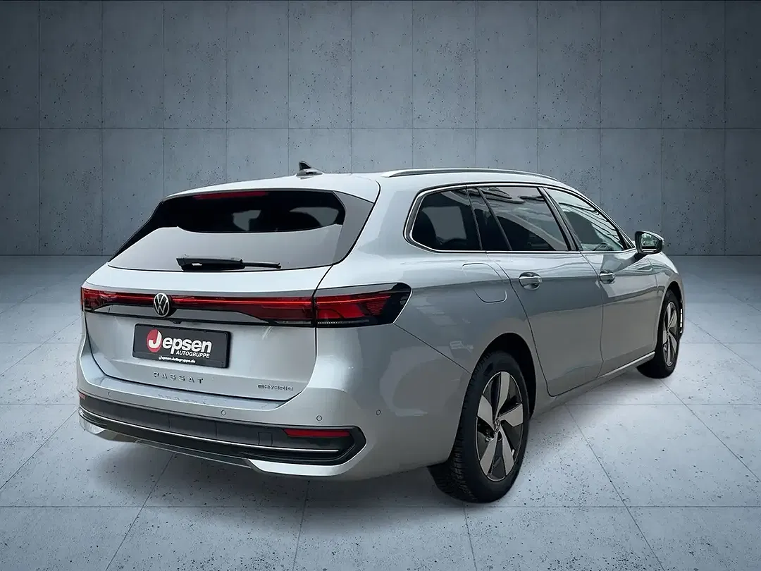 Volkswagen Passat - Thumbnail 6