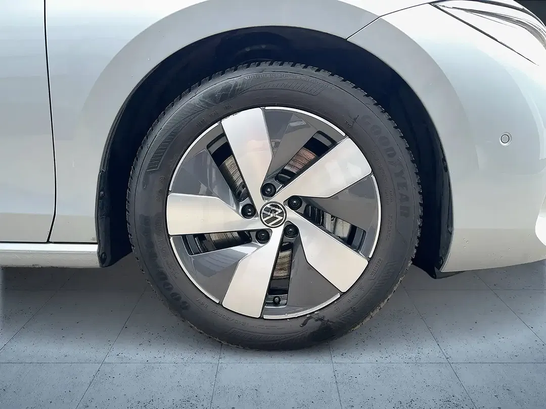 Volkswagen Passat - Thumbnail 8