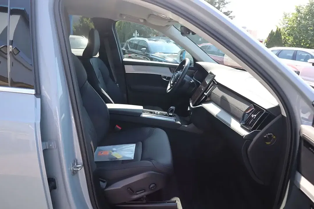 Volvo XC90 - Thumbnail 11