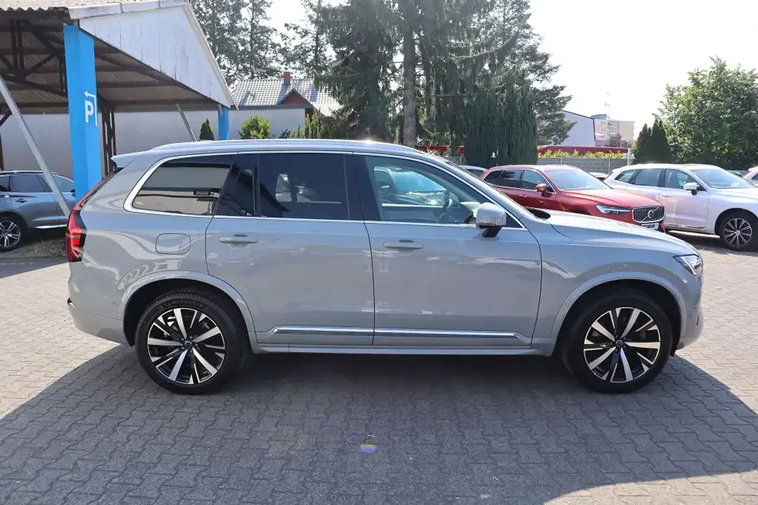 Volvo XC90 - Thumbnail 3