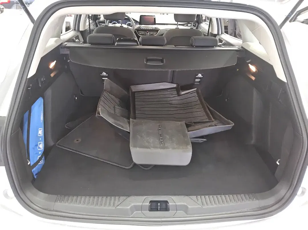 Ford Focus - Thumbnail 6