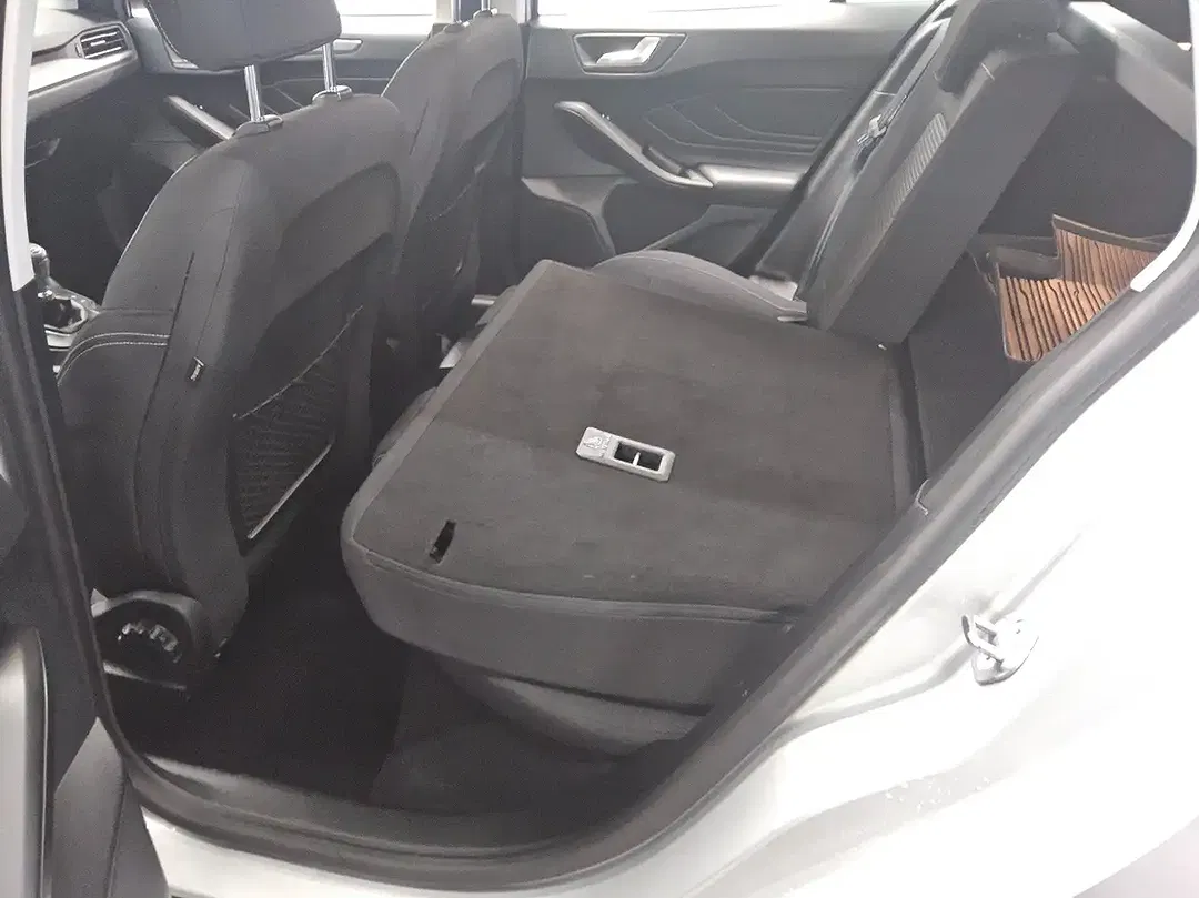 Ford Focus - Thumbnail 7