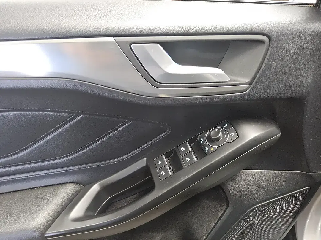 Ford Focus - Thumbnail 5