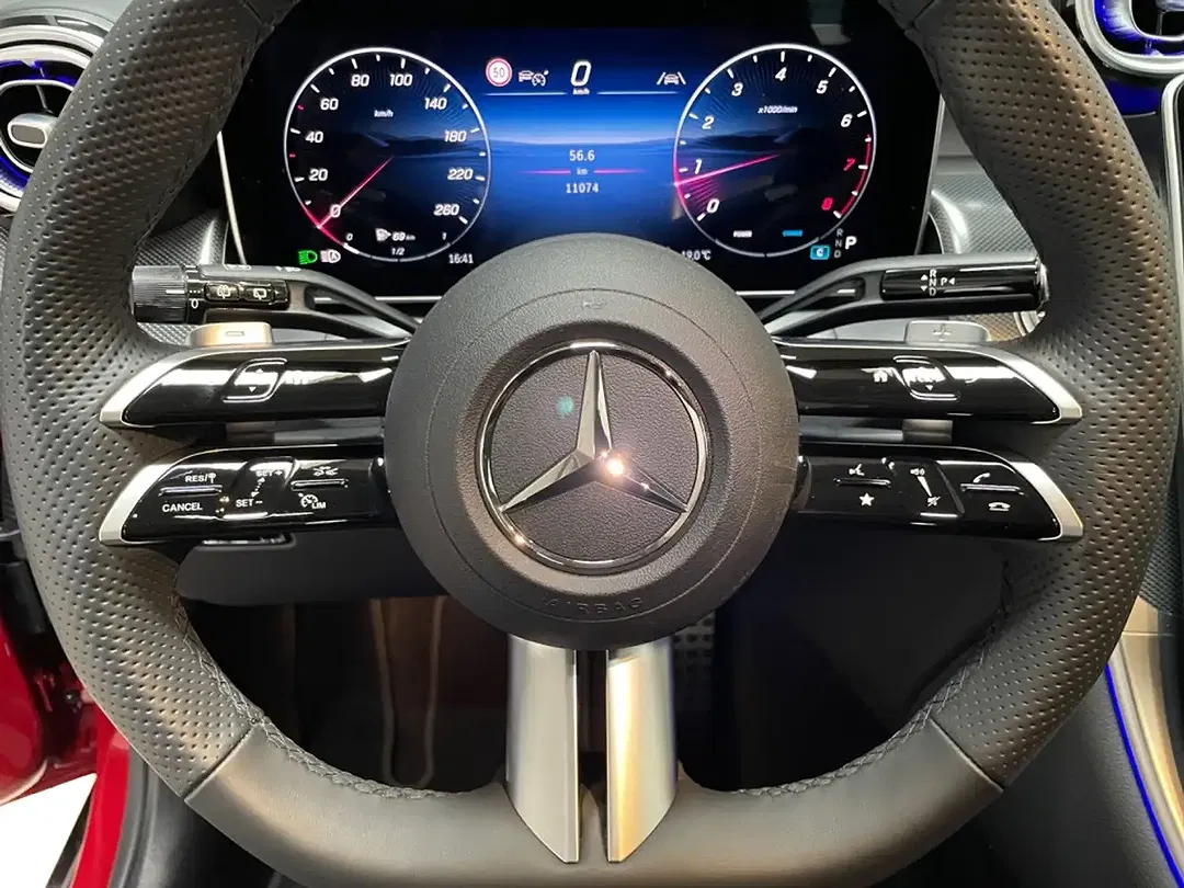 Mercedes-Benz GLC 300 - Thumbnail 13
