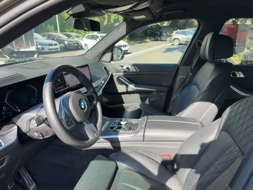 BMW X7 - Thumbnail 6