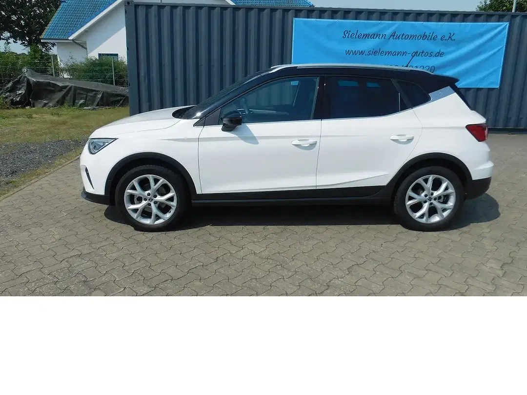 SEAT Arona - Thumbnail 1