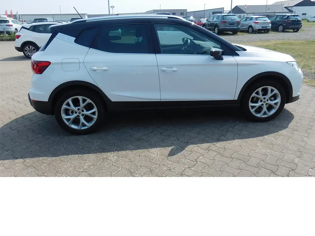 SEAT Arona - Thumbnail 2
