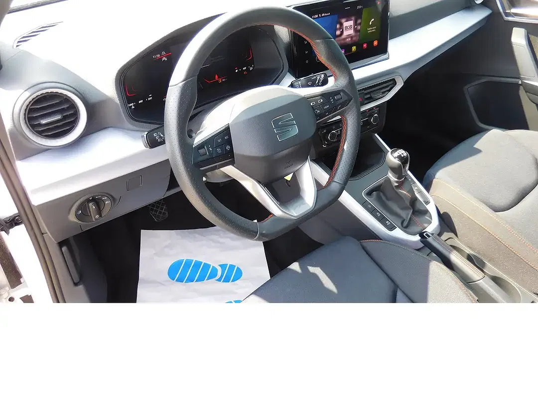 SEAT Arona - Thumbnail 8