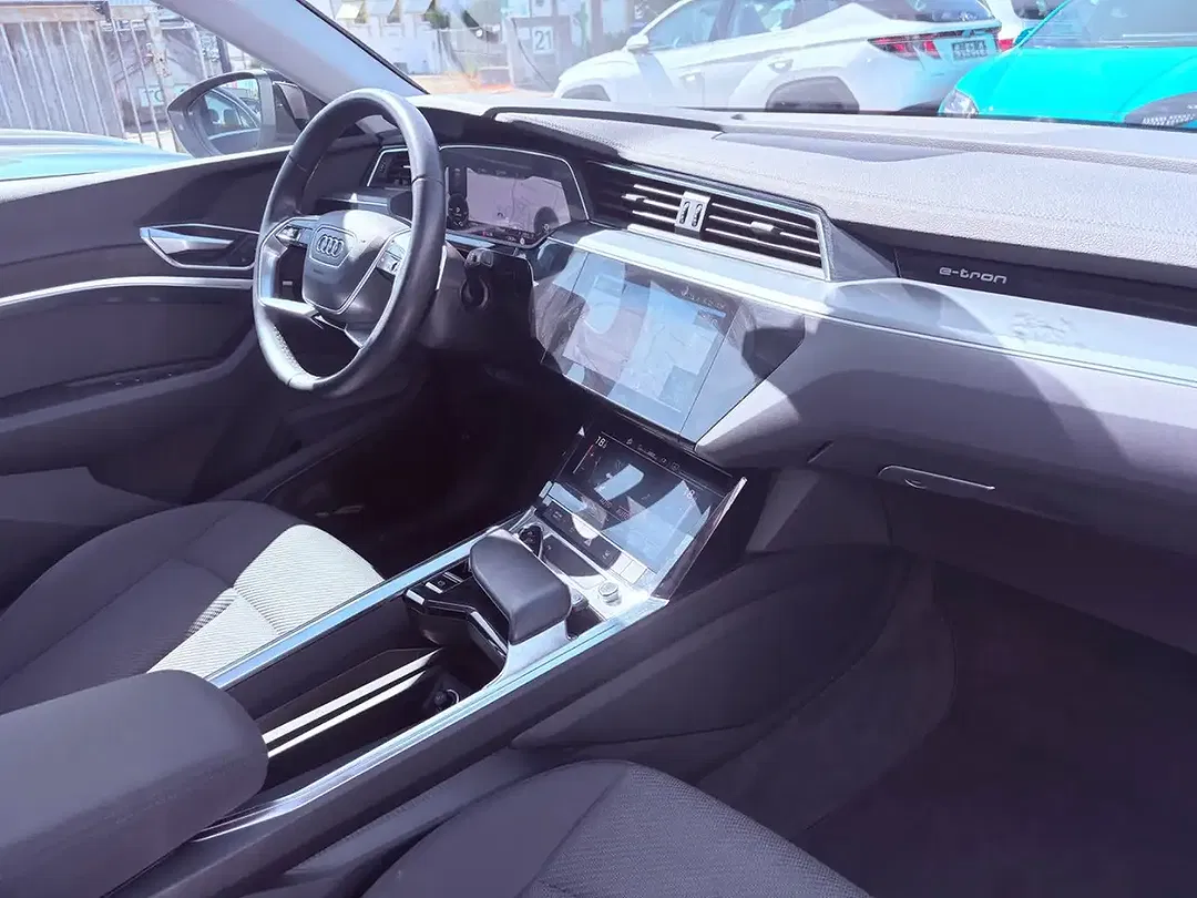 Audi e-tron - Thumbnail 6