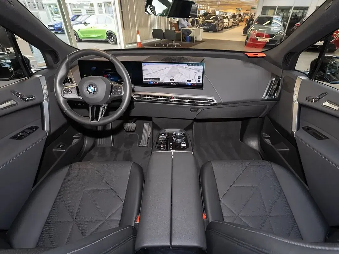 BMW iX - Thumbnail 11