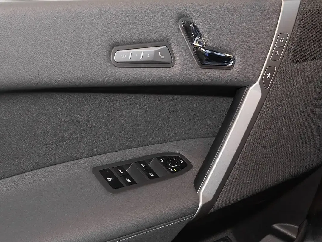 BMW iX - Thumbnail 6