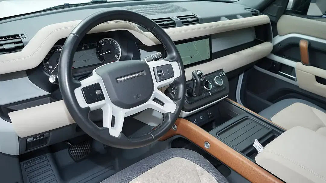 Land Rover Defender - Thumbnail 3