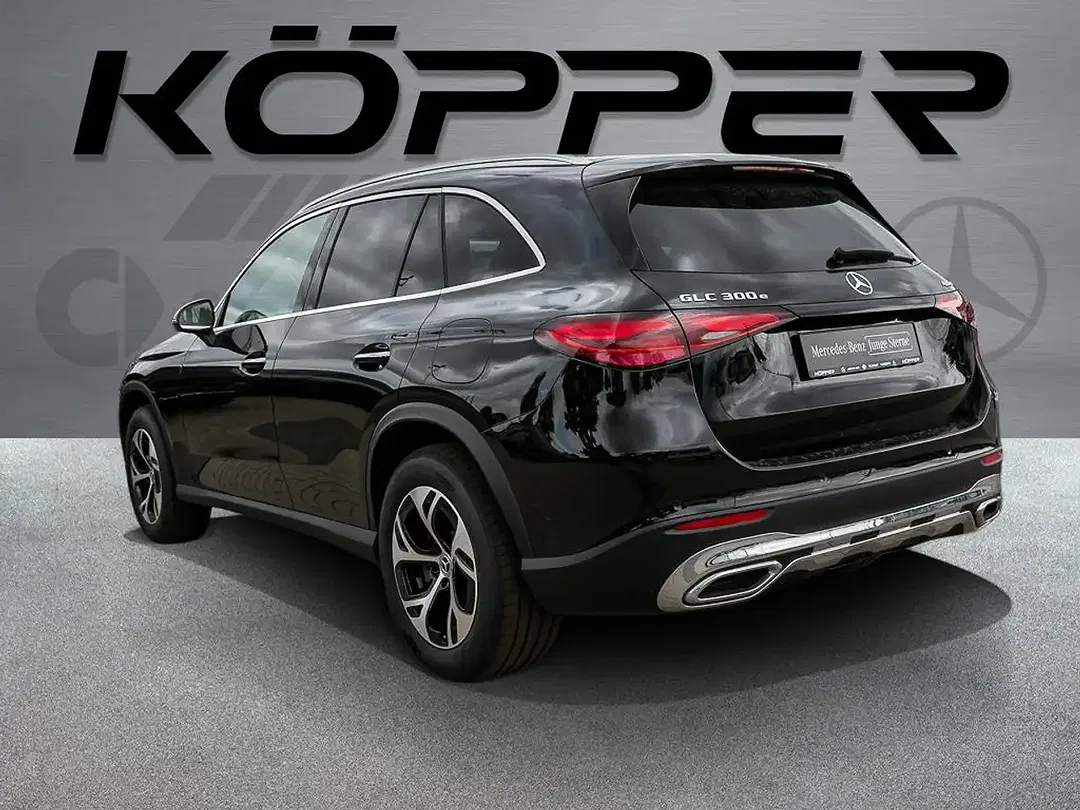 Mercedes-Benz GLC 300 - Thumbnail 2