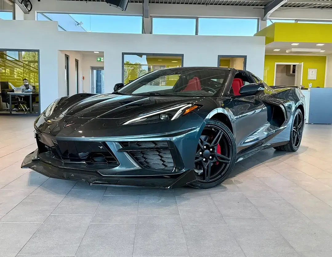 Corvette C8 - Thumbnail 1