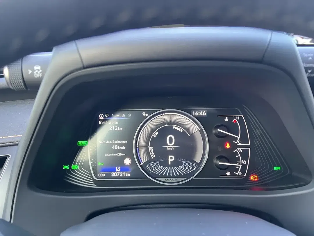 Lexus UX 250h - Thumbnail 11