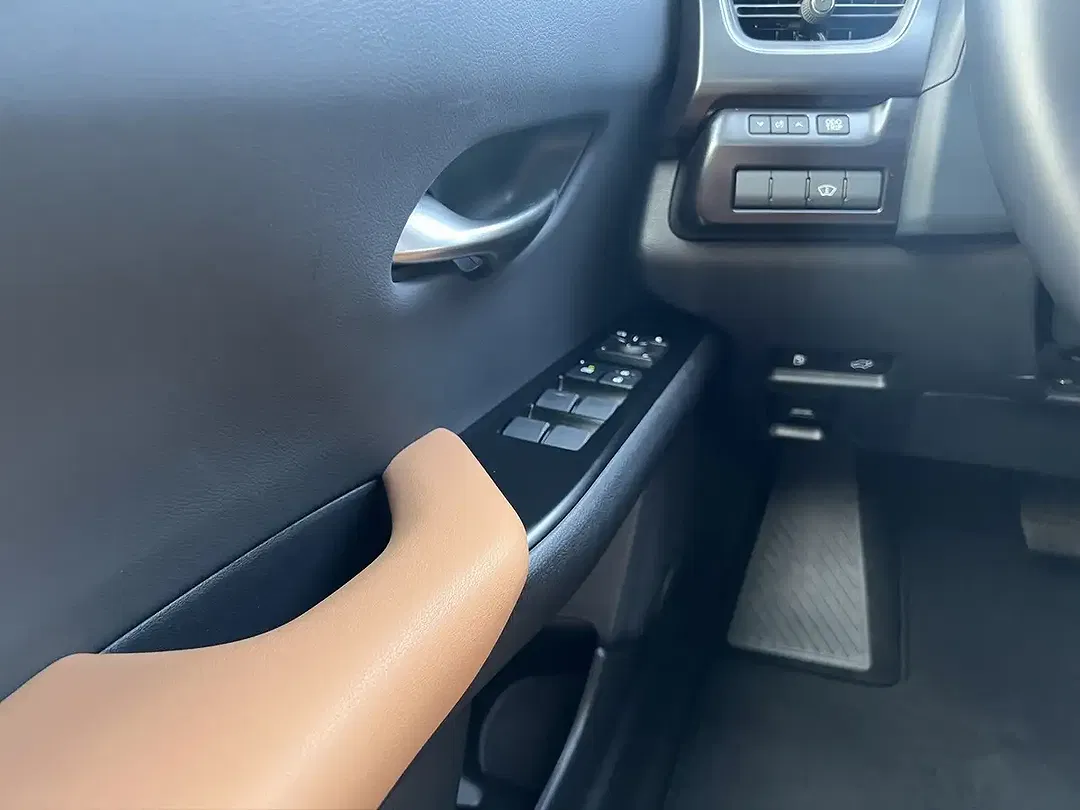 Lexus UX 250h - Thumbnail 12