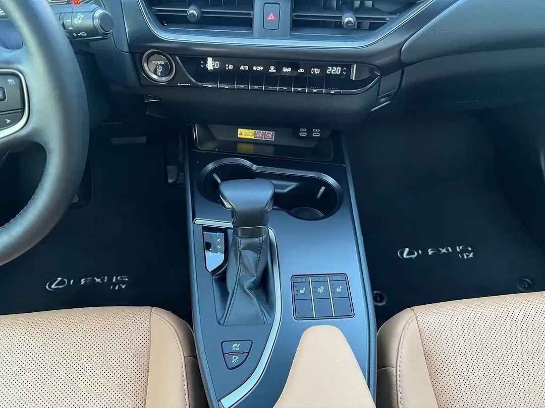 Lexus UX 250h - Thumbnail 14