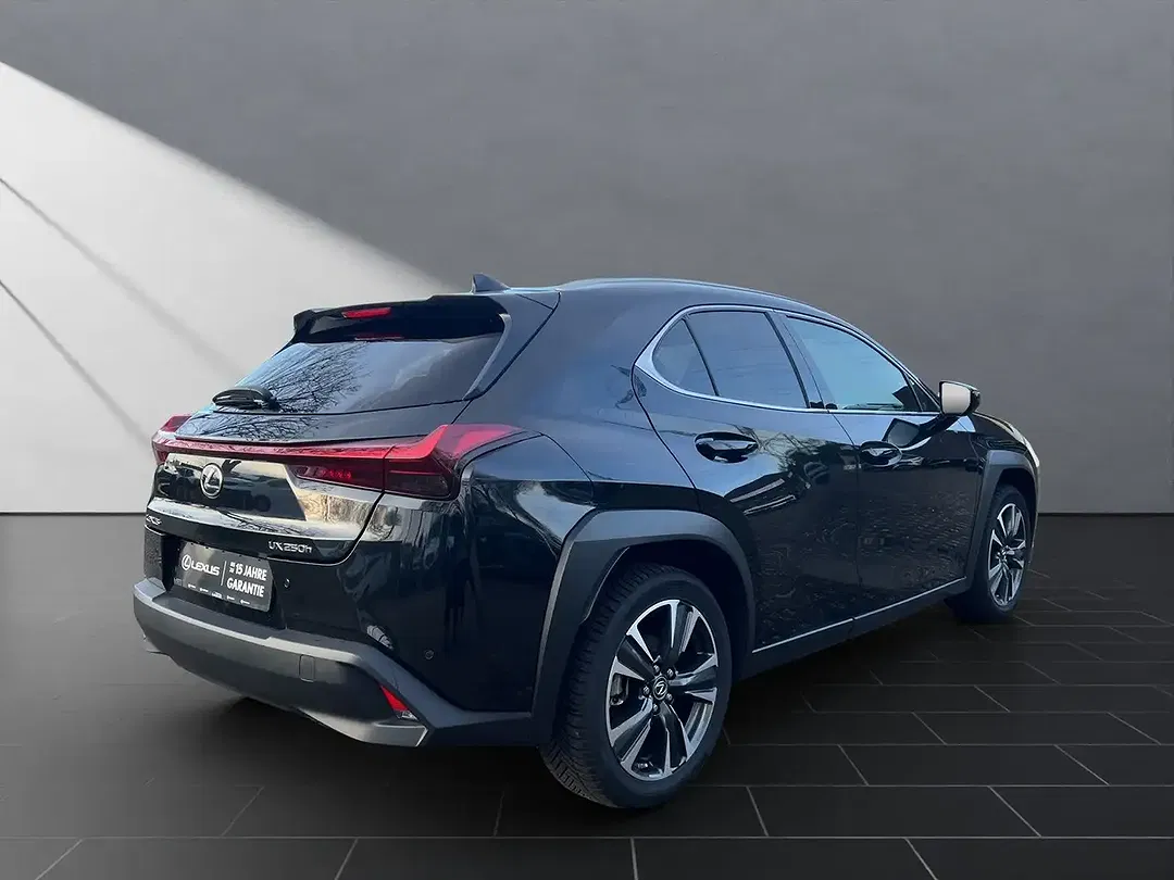 Lexus UX 250h - Thumbnail 5