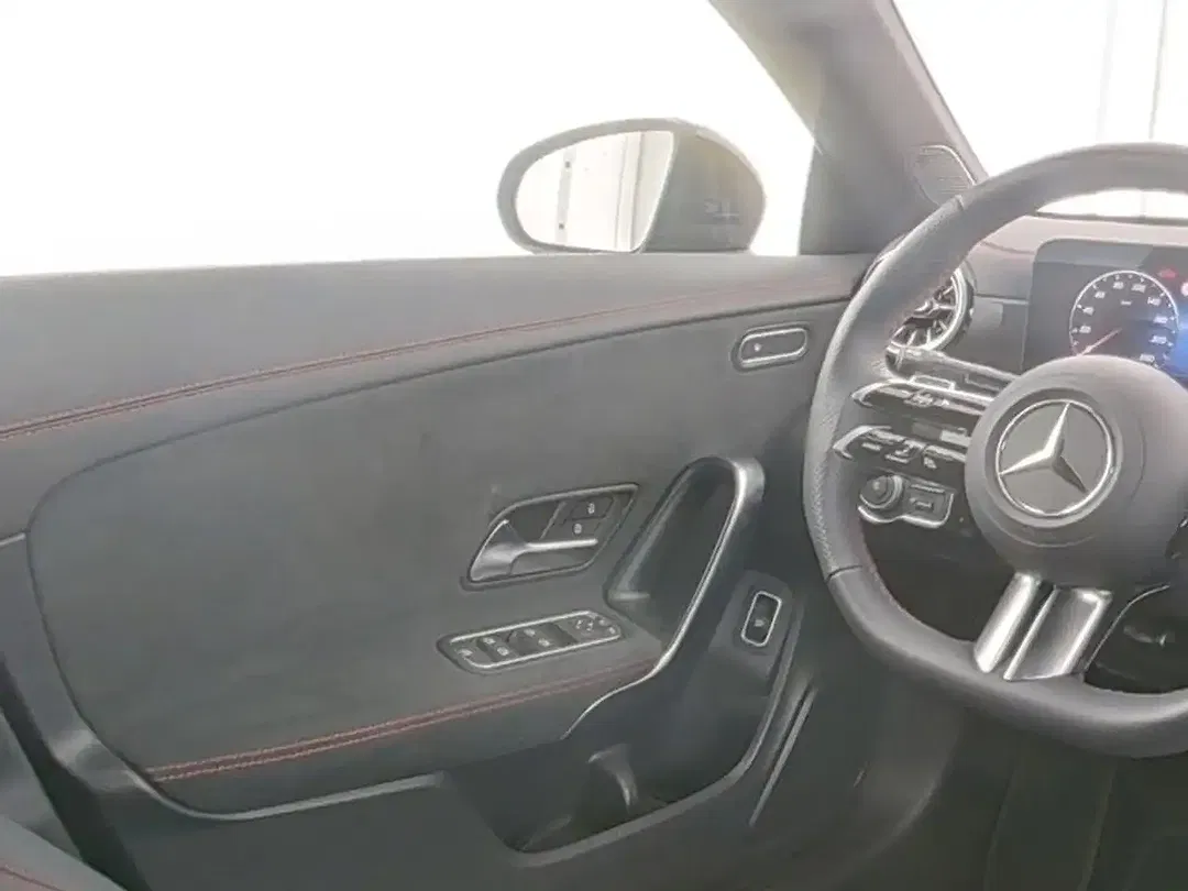 Mercedes-Benz CLA 180 - Thumbnail 8