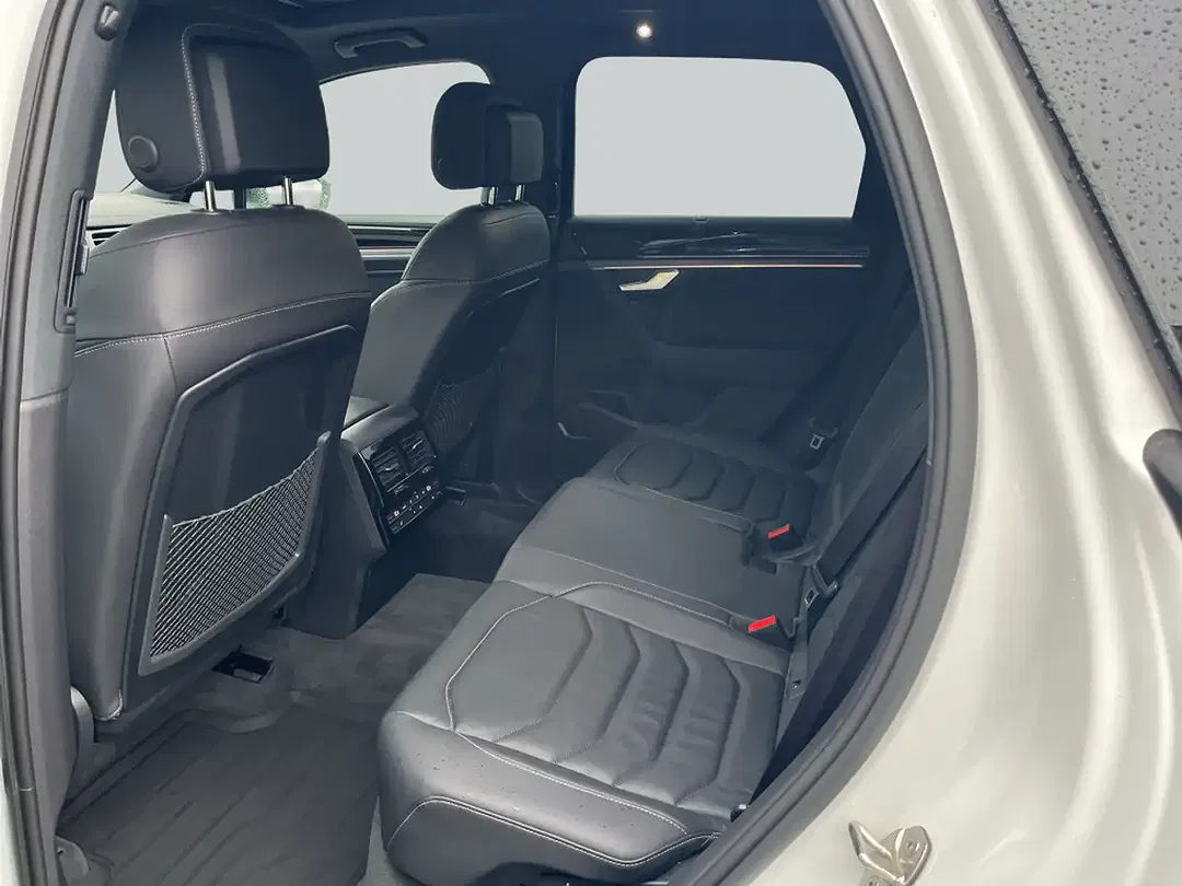 Volkswagen Touareg - Thumbnail 14